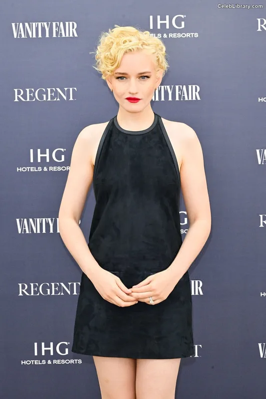 Julia Garner photo 18 of 320