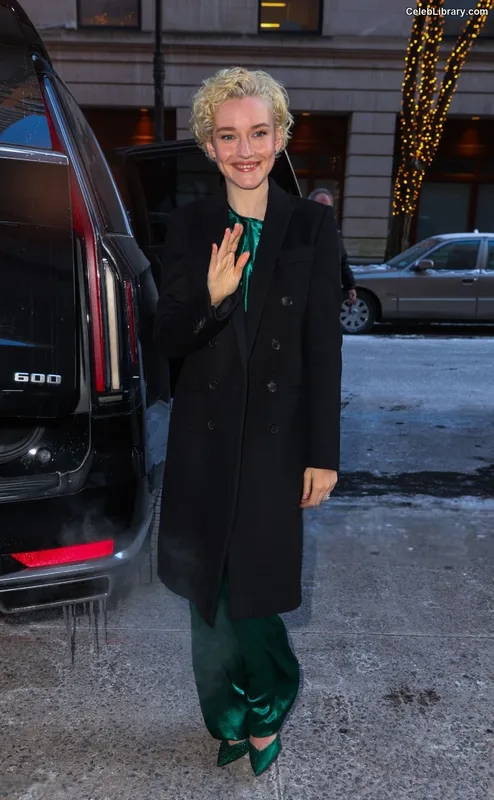 Julia Garner photo 21 of 320