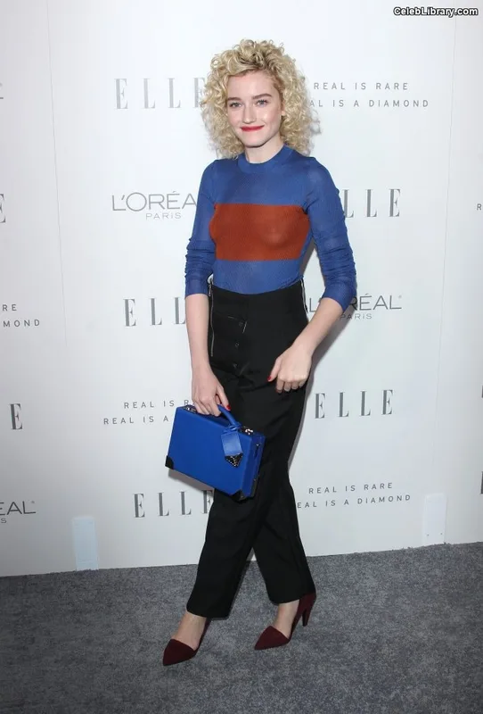 Julia Garner photo 4 of 320