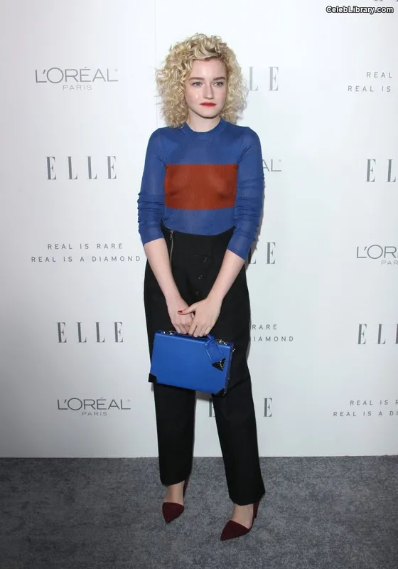 Julia Garner photo 5 of 320
