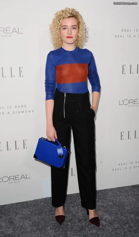 Julia Garner photo 7 of 320