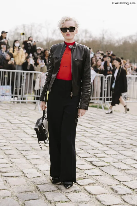 Julia Garner photo 20 of 320