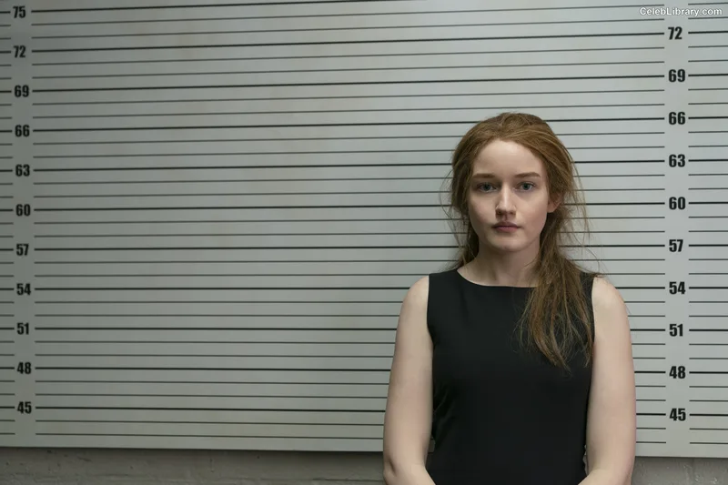 Julia Garner photo 7 of 320