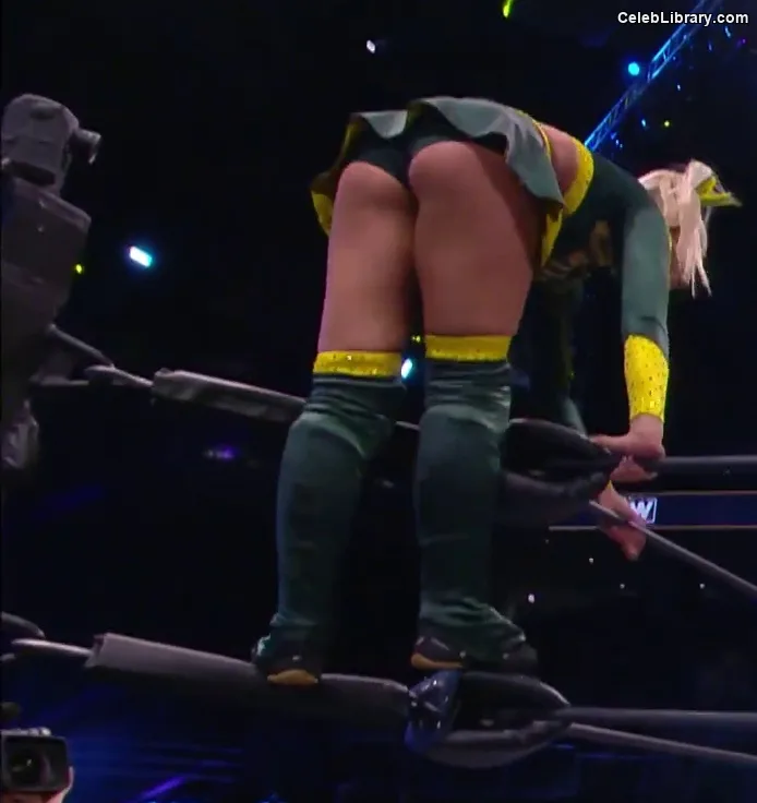 Julia Hart photo 11 of 388