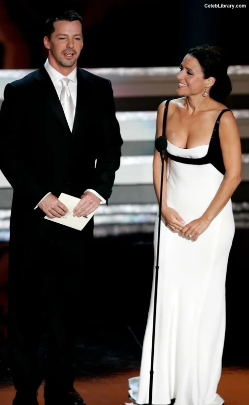 Julia Louis-Dreyfus photo 4 of 98