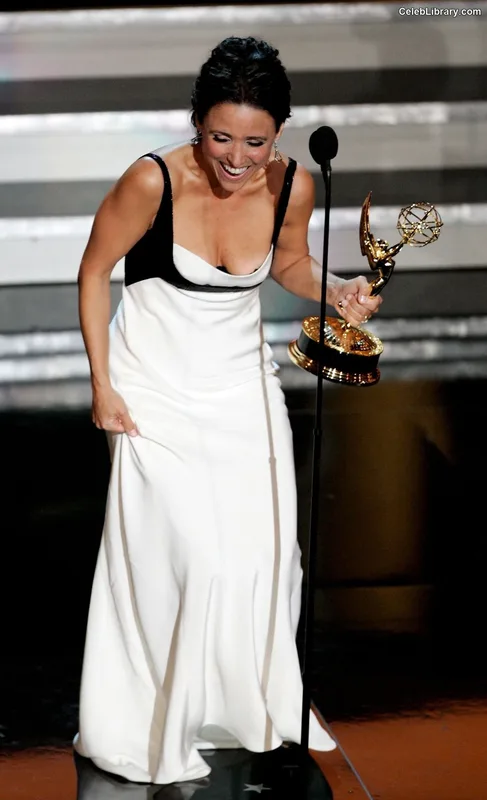 Julia Louis-Dreyfus photo 5 of 98