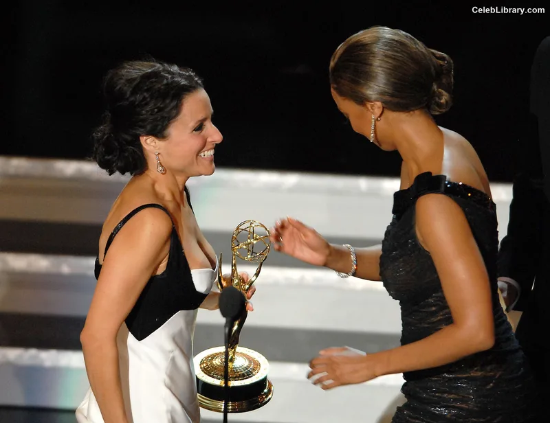 Julia Louis-Dreyfus photo 20 of 98