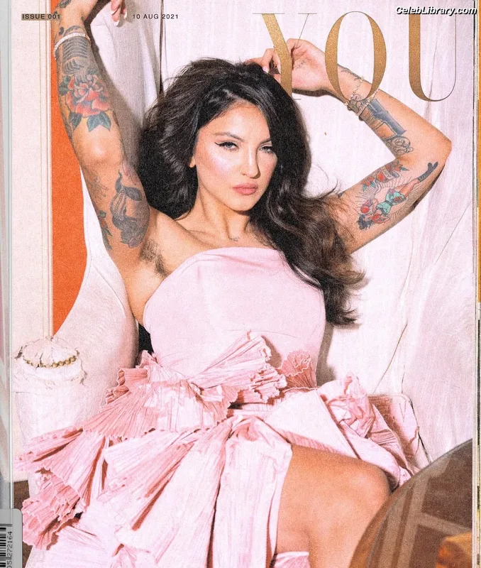 Julia Michaels photo 3 of 23