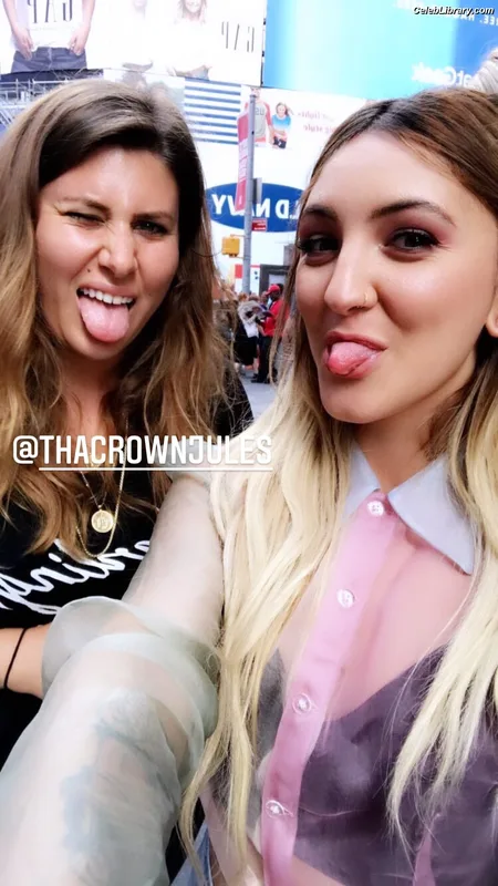 Julia Michaels photo 23 of 23