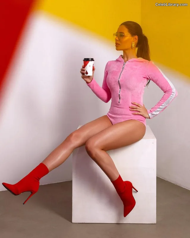 Julia Mikhalkova photo 14 of 90