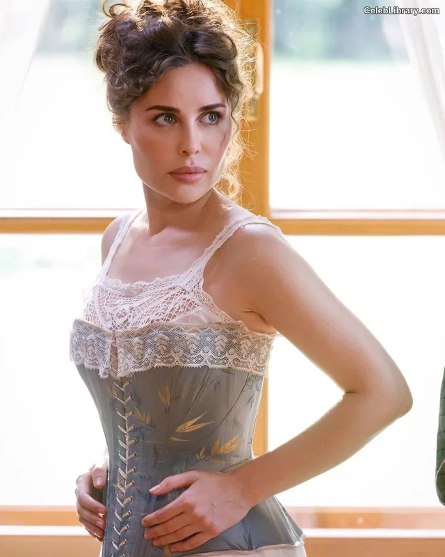 Julia Mikhalkova photo 21 of 90