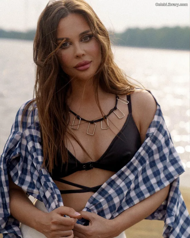 Julia Mikhalkova photo 7 of 90