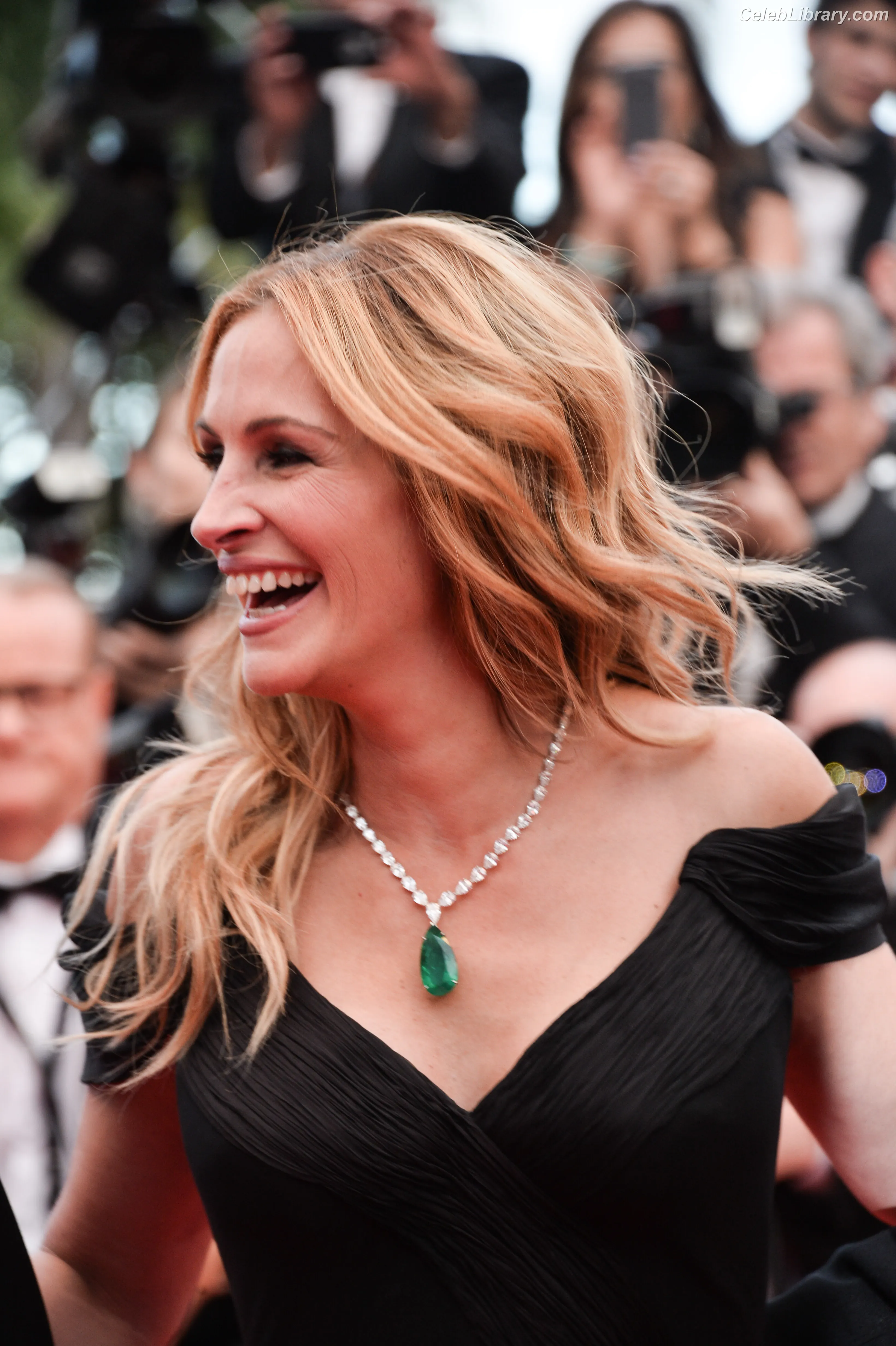 Julia Roberts photo 19 of 110