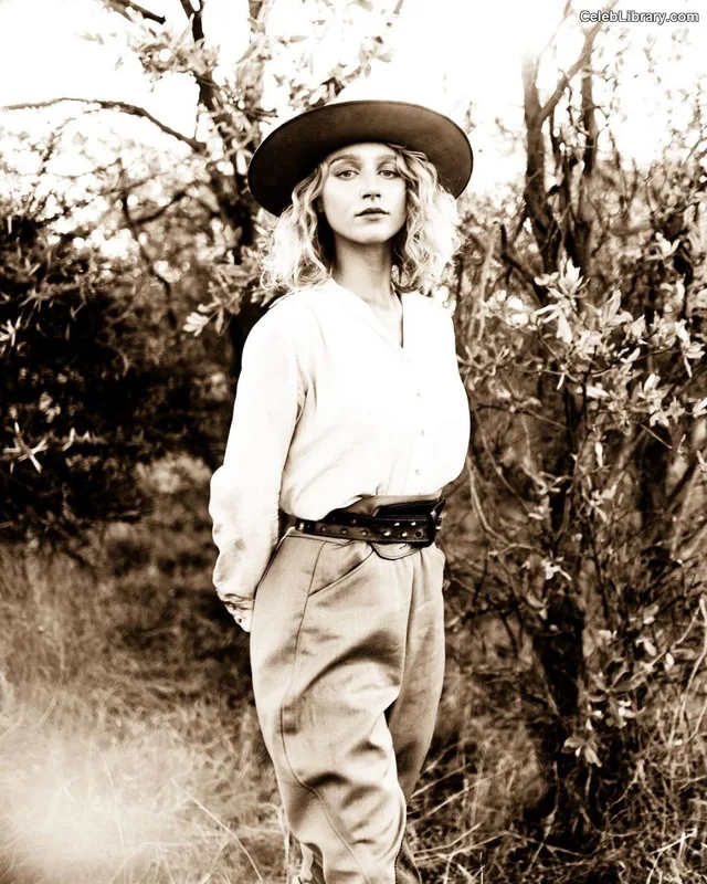 Julia Schlaepfer photo 19 of 98