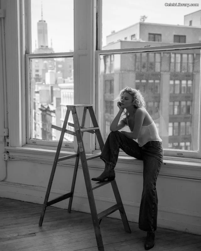 Julia Schlaepfer photo 22 of 98