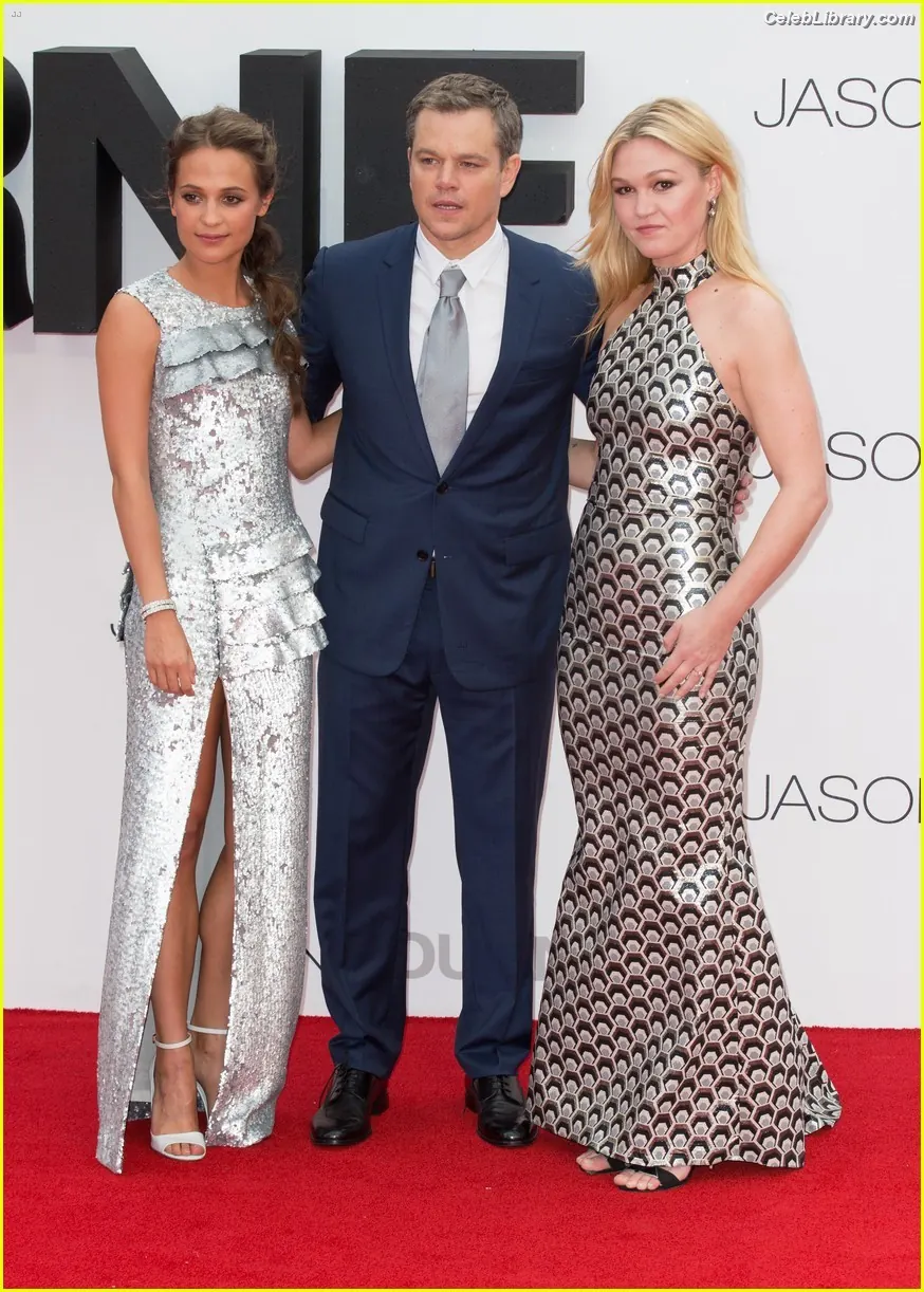 Julia Stiles photo 15 of 148