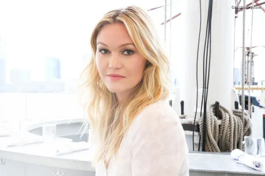 Julia Stiles photo 17 of 148