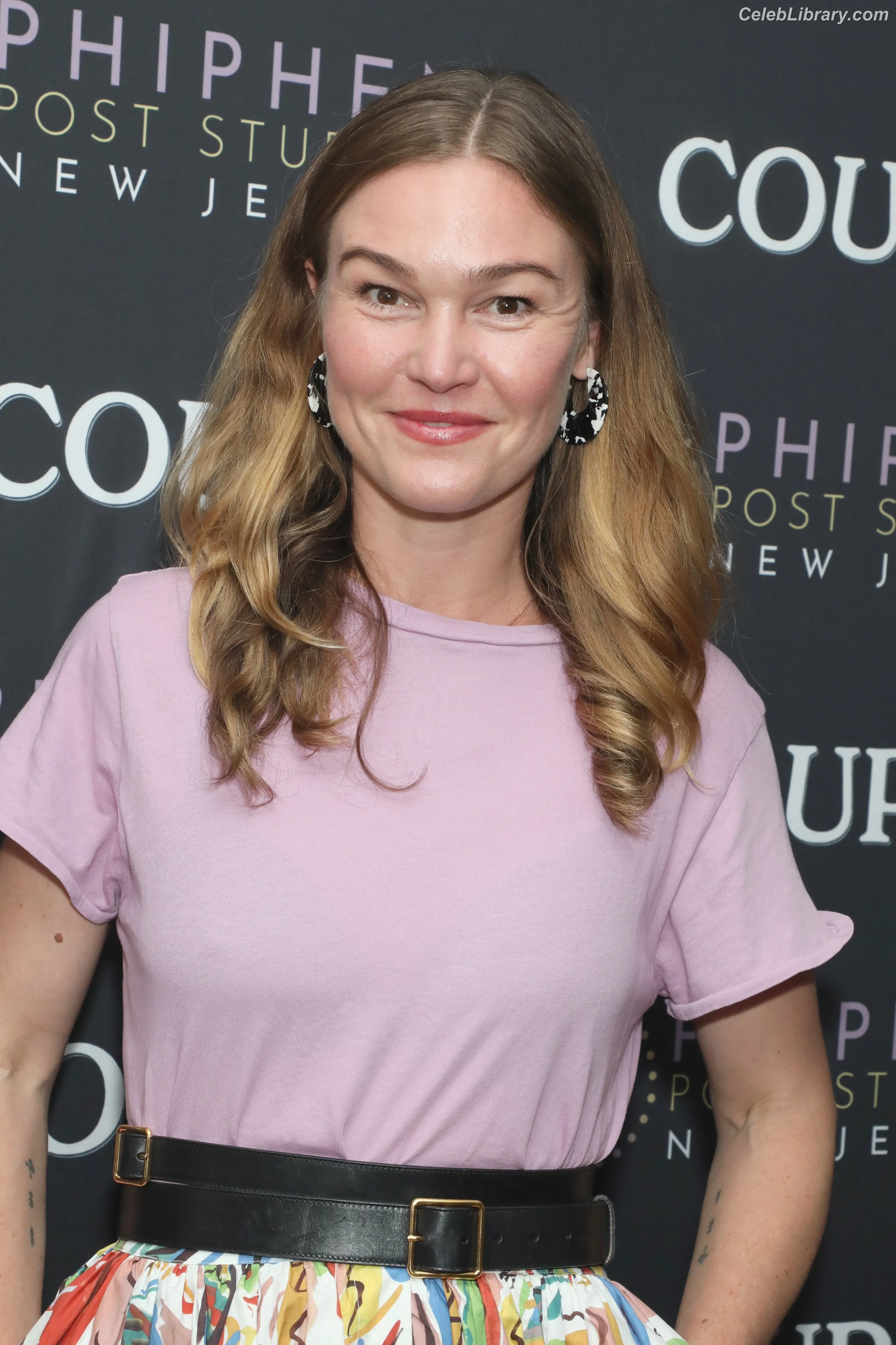 Julia Stiles photo 3 of 148