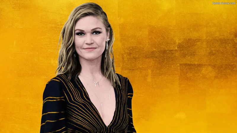 Julia Stiles photo 1 of 149