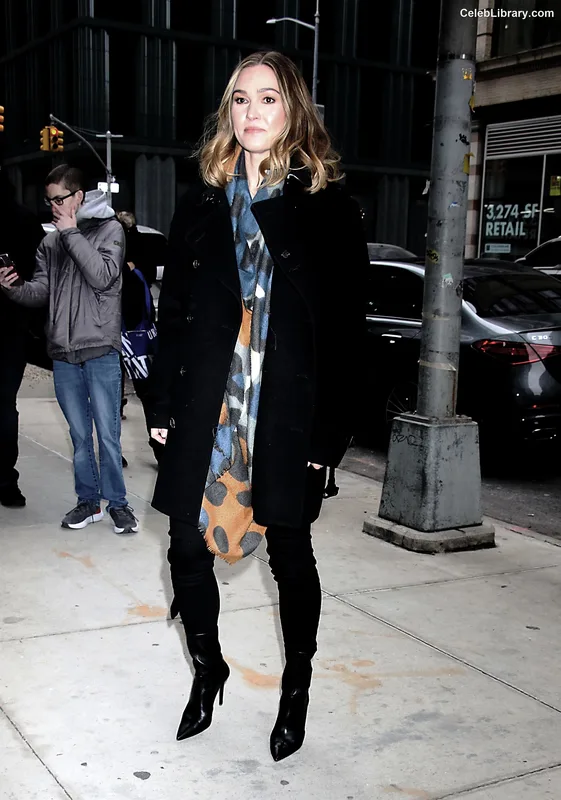 Julia Stiles photo 2 of 149