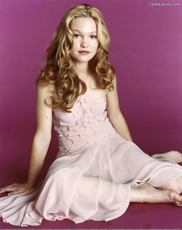 Julia Stiles photo 3 of 149