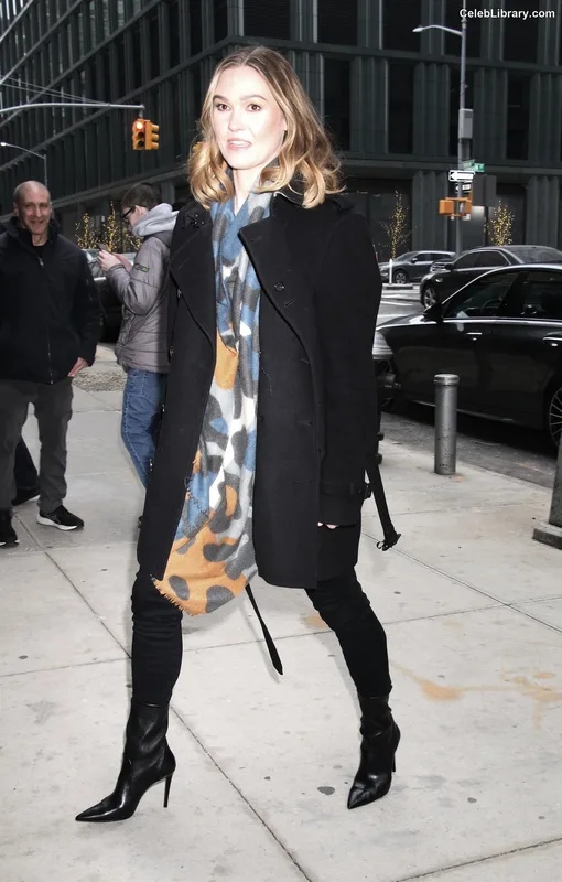 Julia Stiles photo 6 of 149