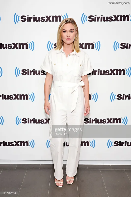 Julia Stiles photo 11 of 149