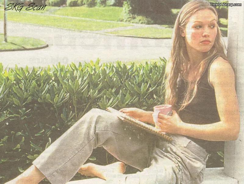 Julia Stiles photo 24 of 149