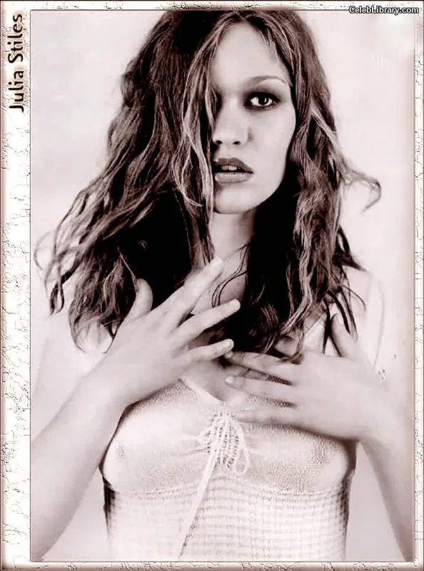 Julia Stiles photo 9 of 149
