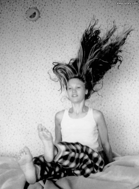 Julia Stiles photo 21 of 149