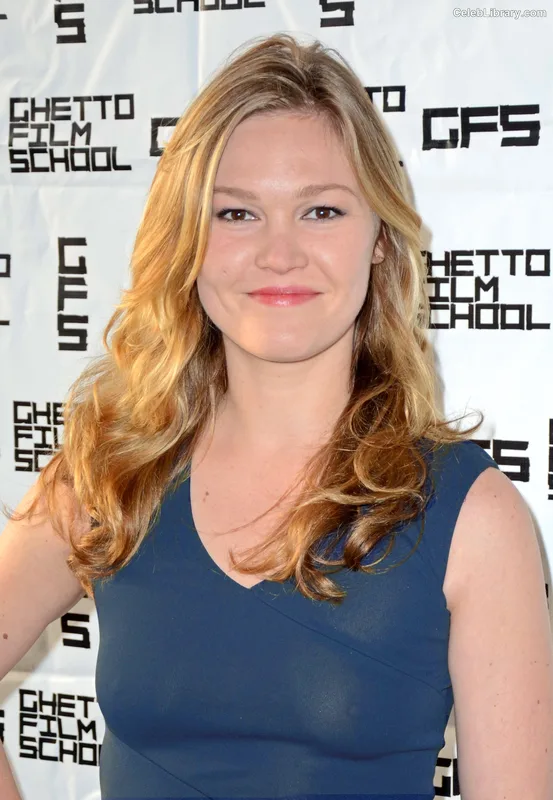 Julia Stiles photo 22 of 149