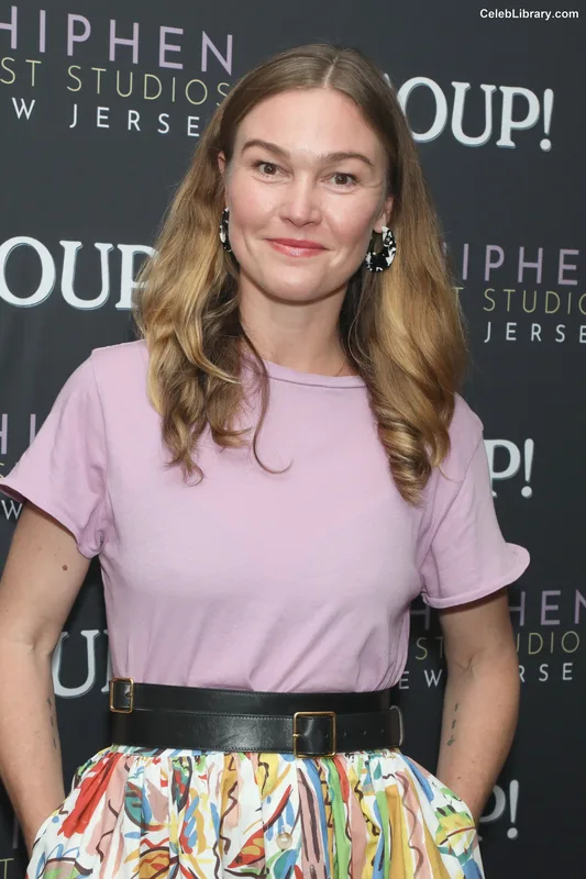 Julia Stiles photo 24 of 149