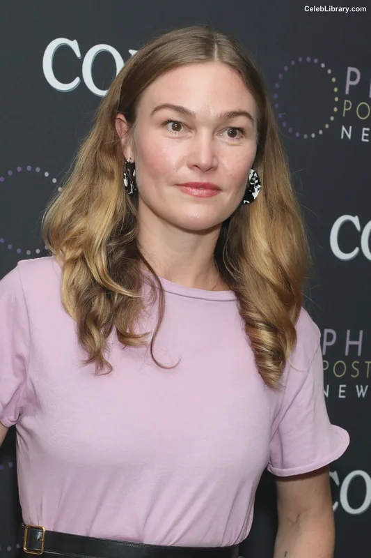 Julia Stiles photo 1 of 149