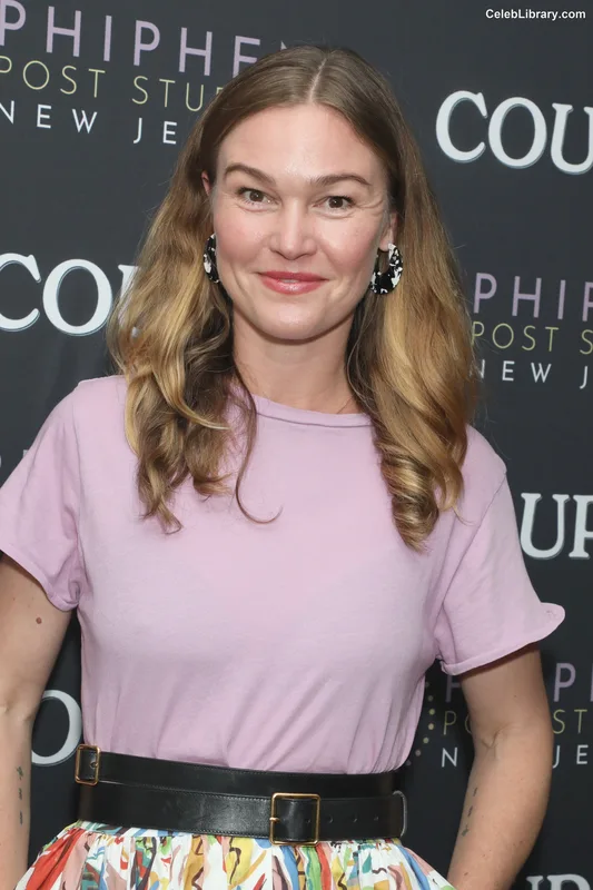 Julia Stiles photo 3 of 149