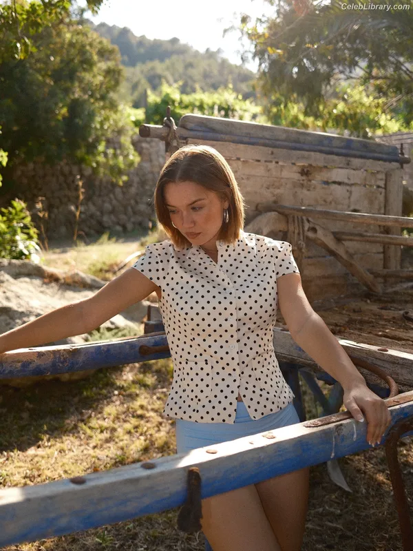 Julia Willecke photo 7 of 56