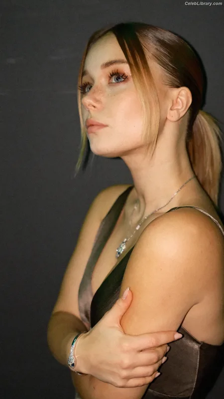 Julia Willecke photo 3 of 56