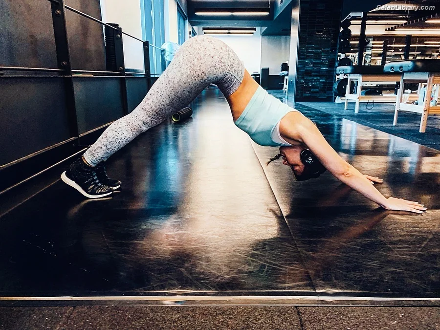 Juliana Harkavy photo 23 of 65