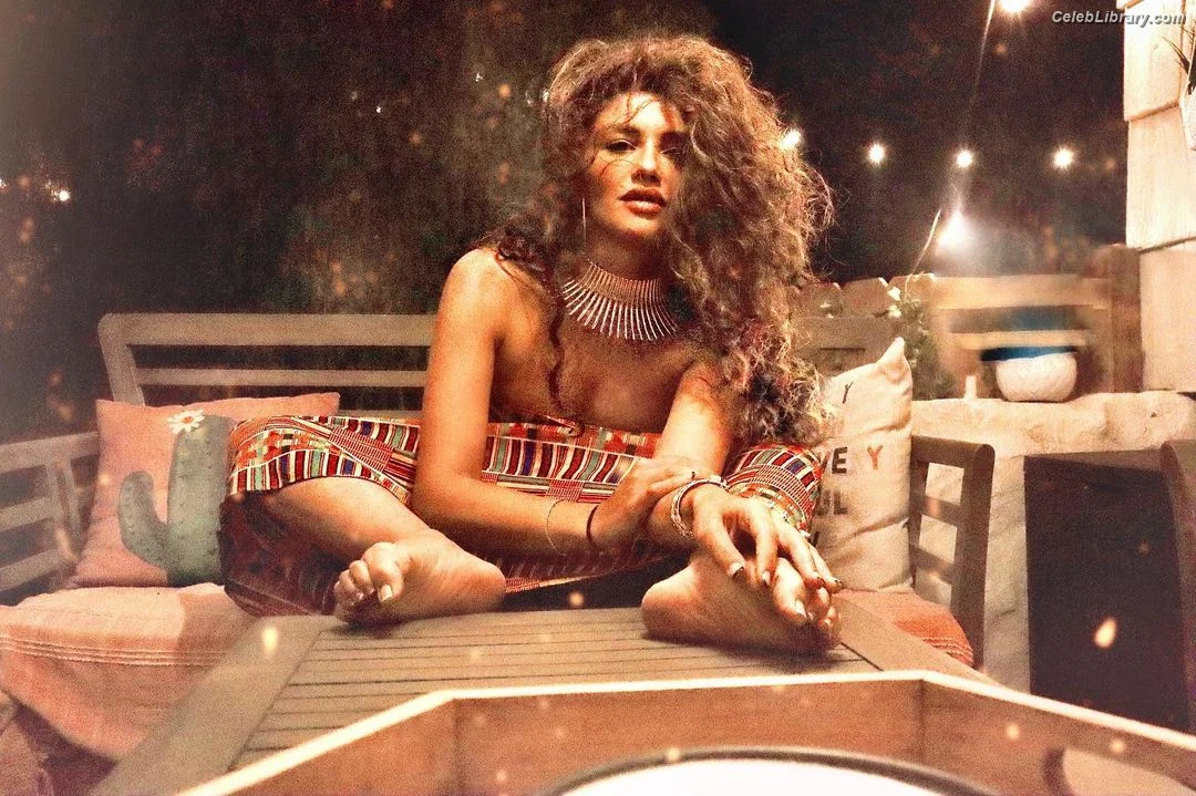 Juliana Harkavy photo 3 of 65