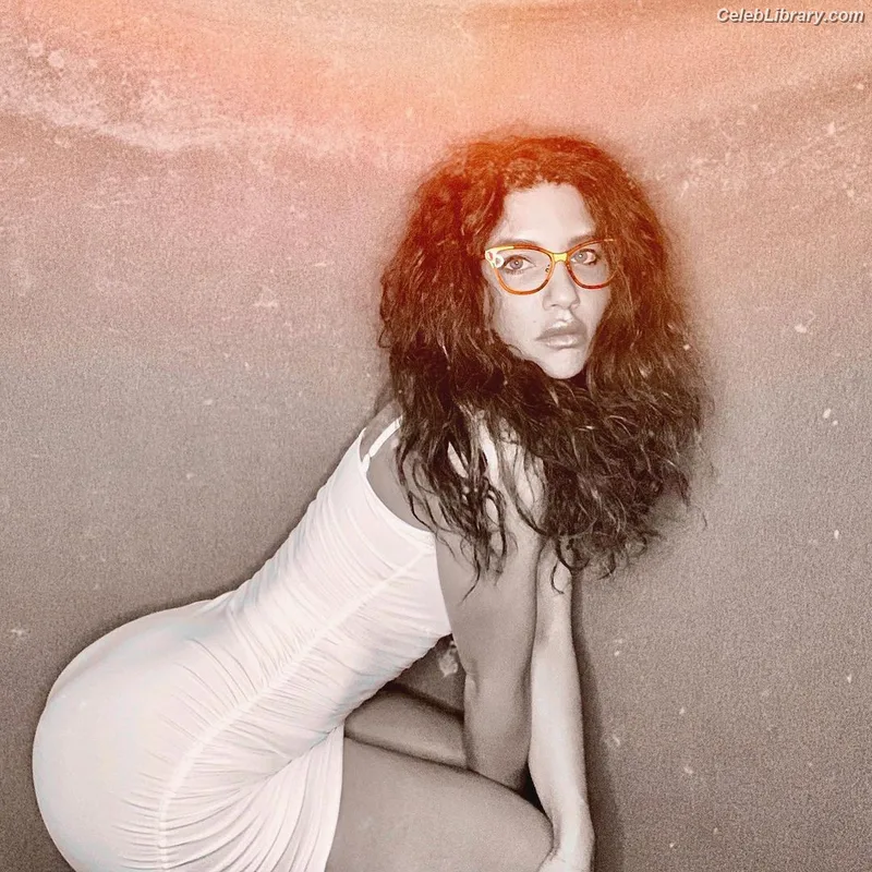 Juliana Harkavy photo 5 of 66