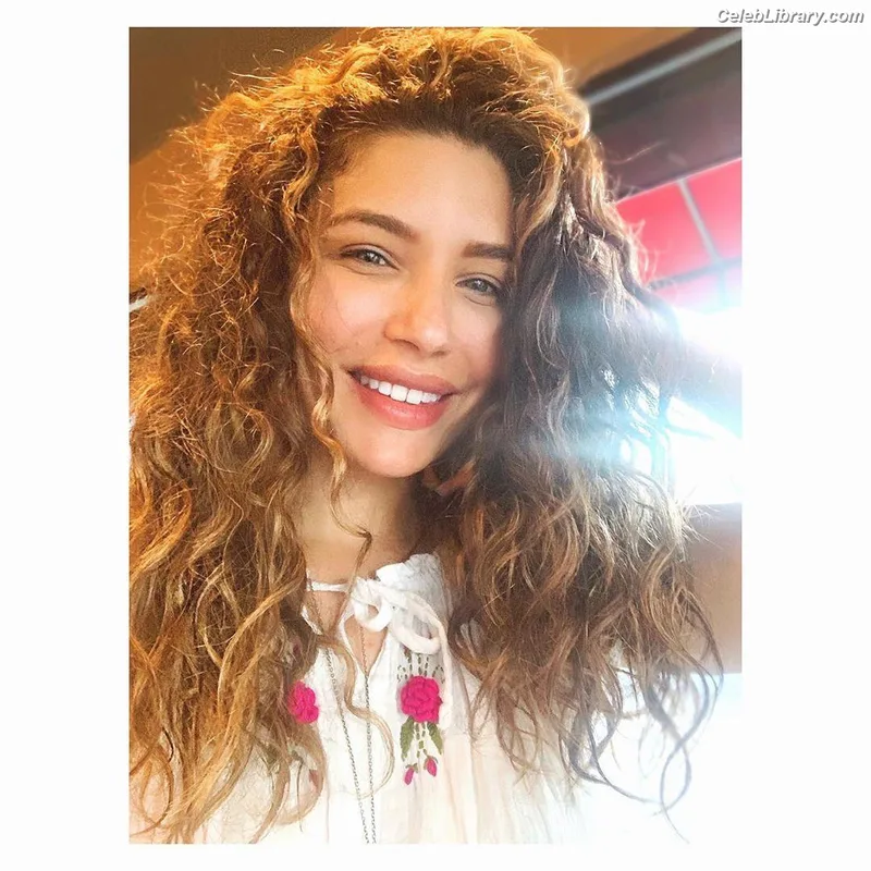 Juliana Harkavy photo 16 of 66