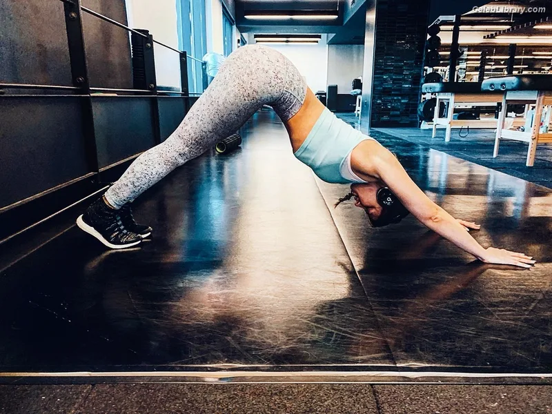 Juliana Harkavy photo 23 of 66