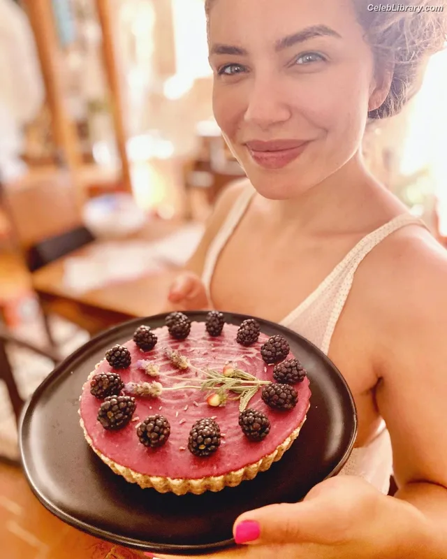 Juliana Harkavy photo 21 of 66