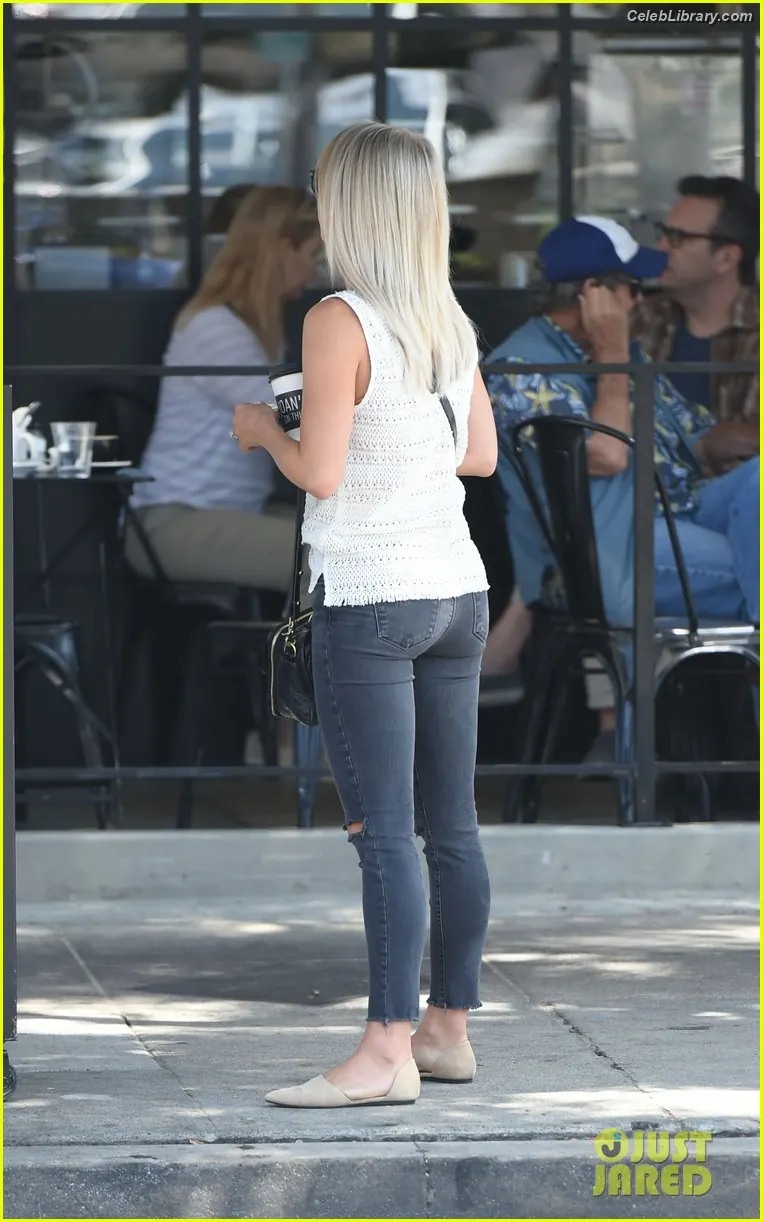 Julianne Hough photo 19 of 697