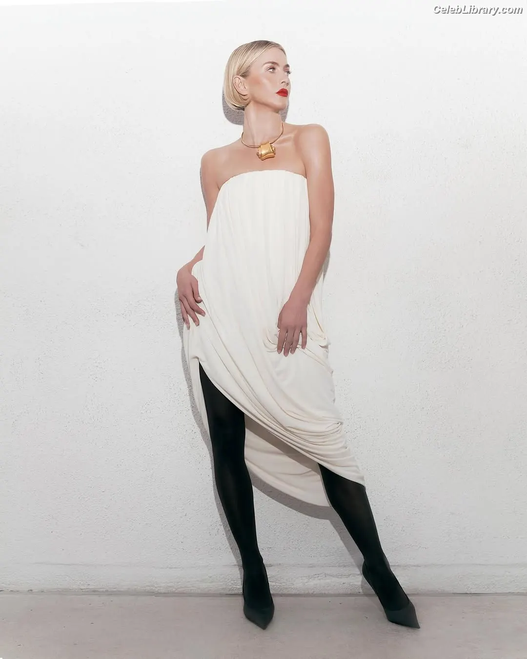 Julianne Hough photo 22 of 697