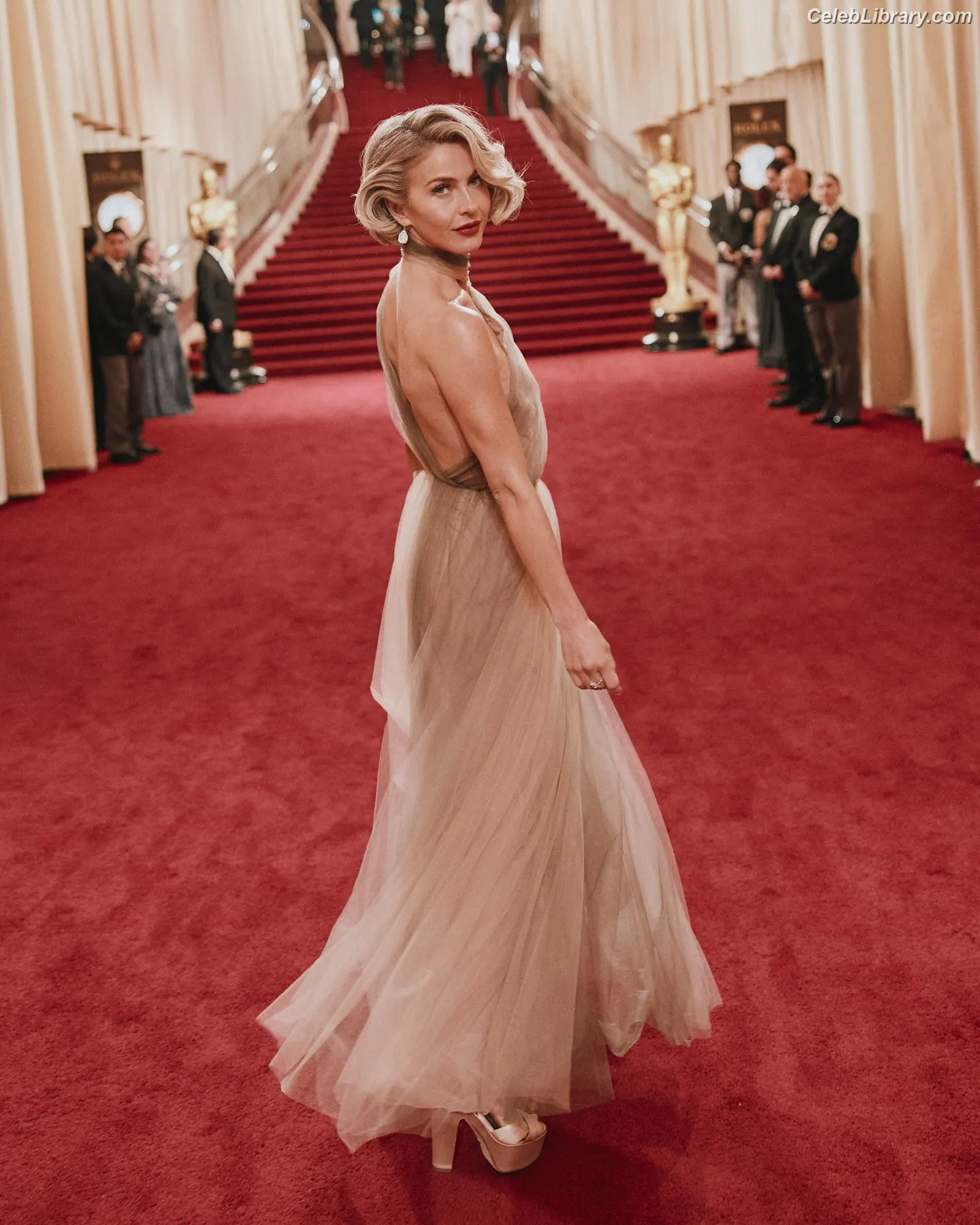 Julianne Hough photo 6 of 697