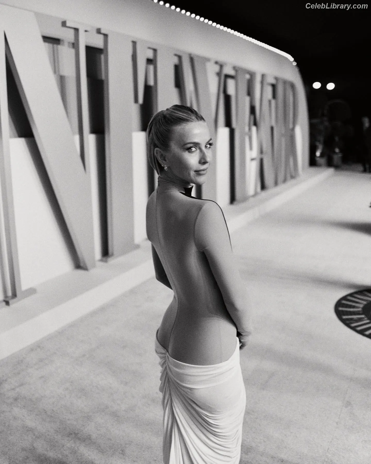 Julianne Hough photo 17 of 697