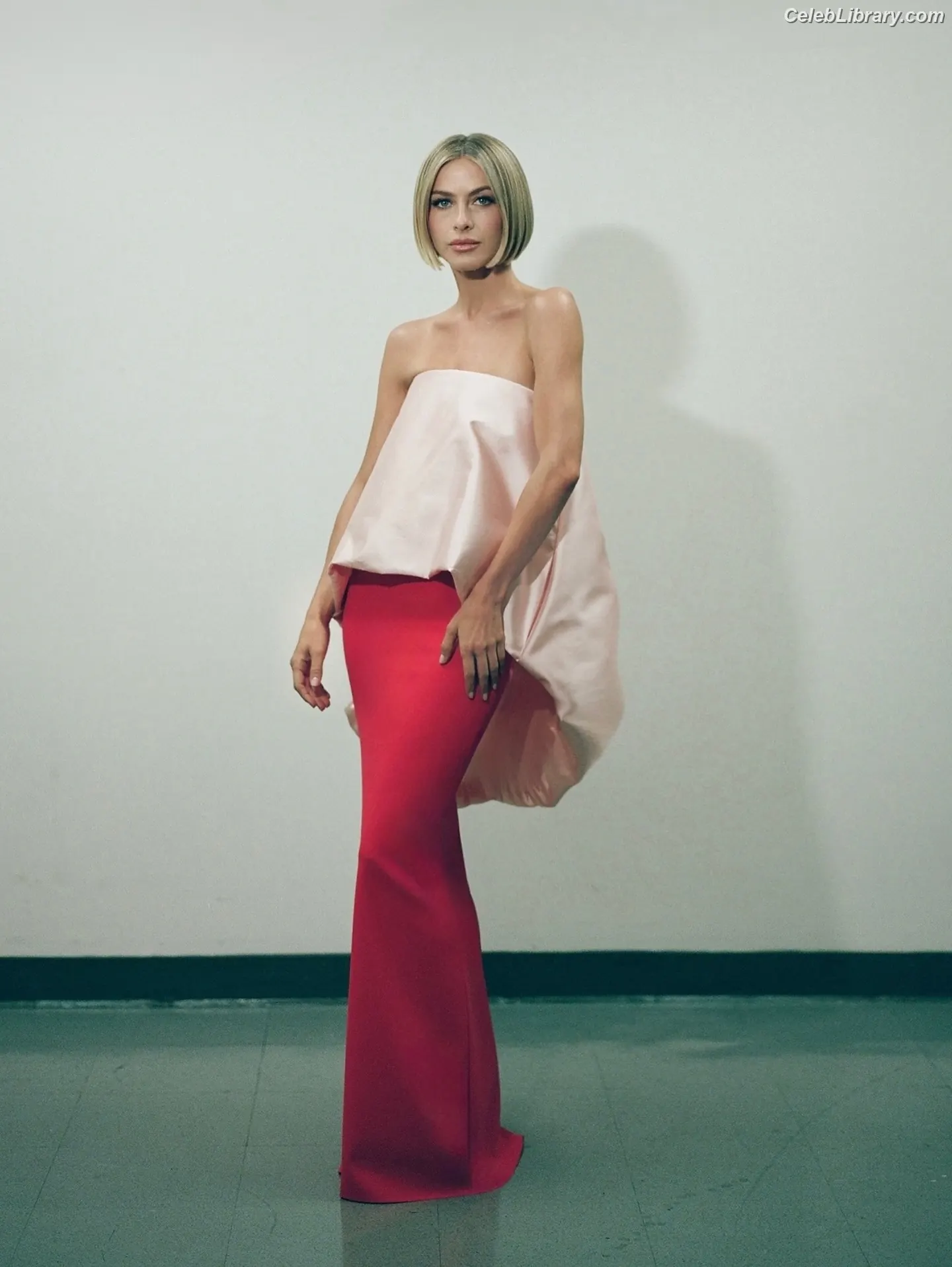Julianne Hough photo 16 of 697