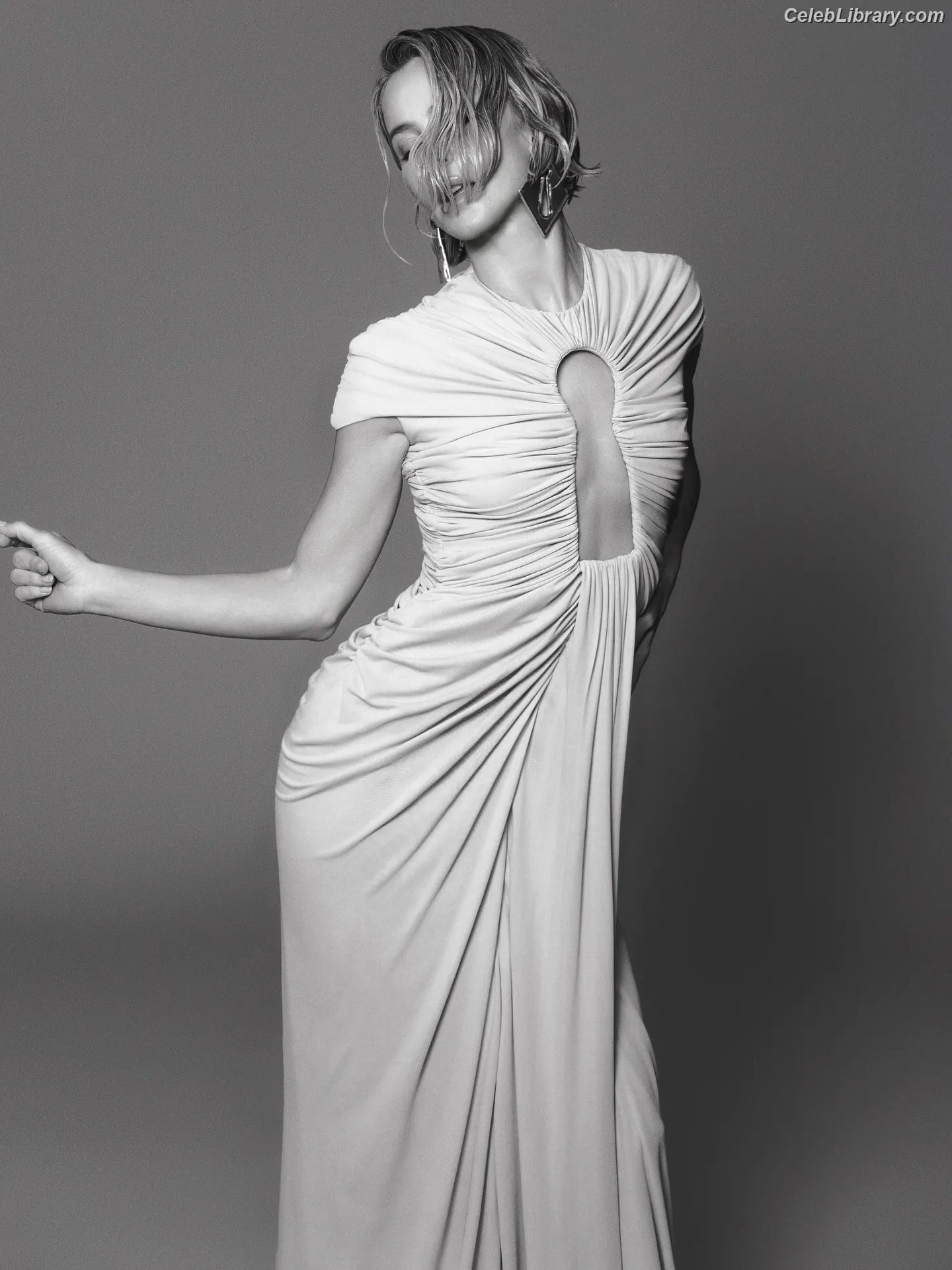 Julianne Hough photo 18 of 697