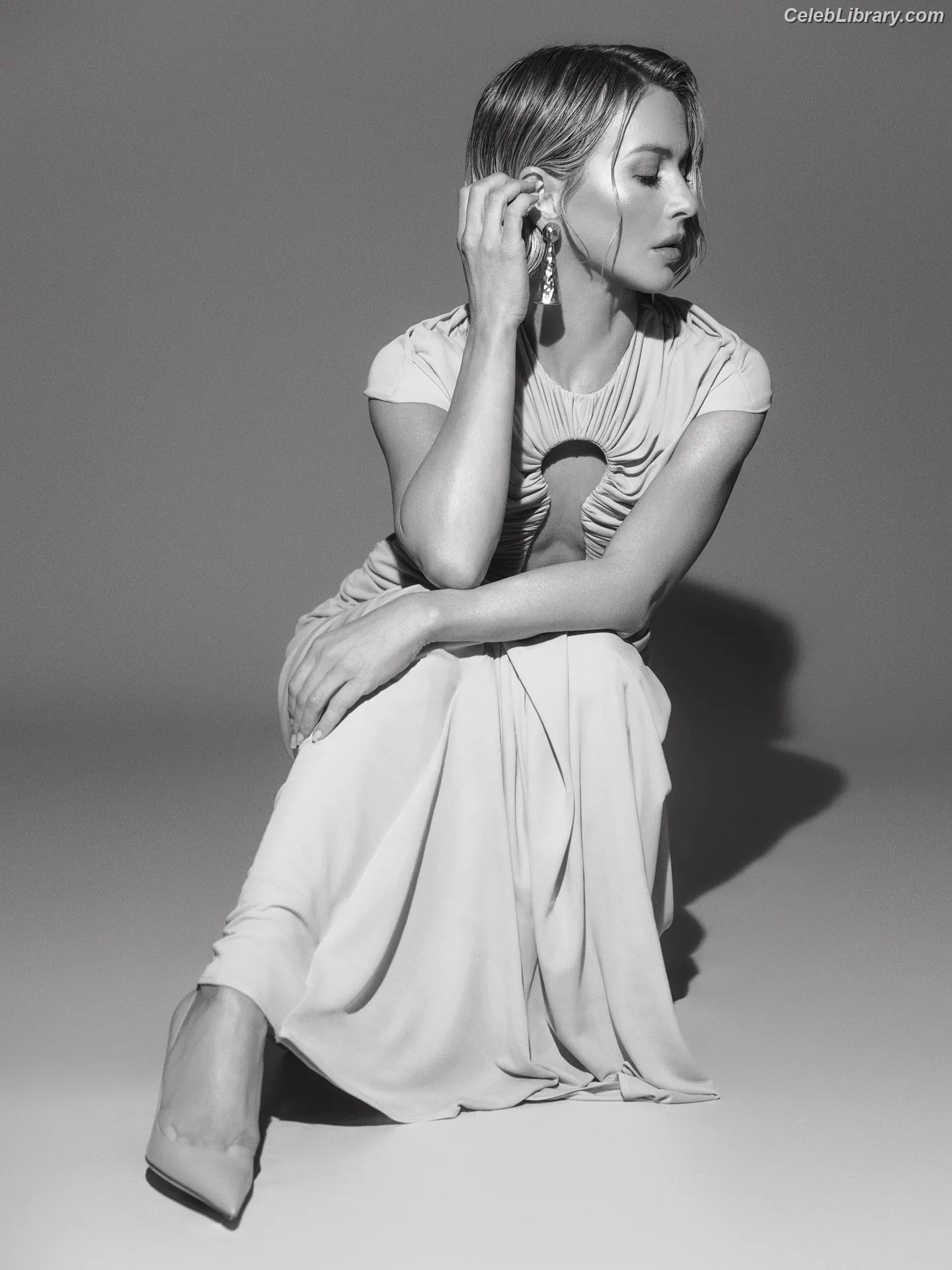 Julianne Hough photo 3 of 697