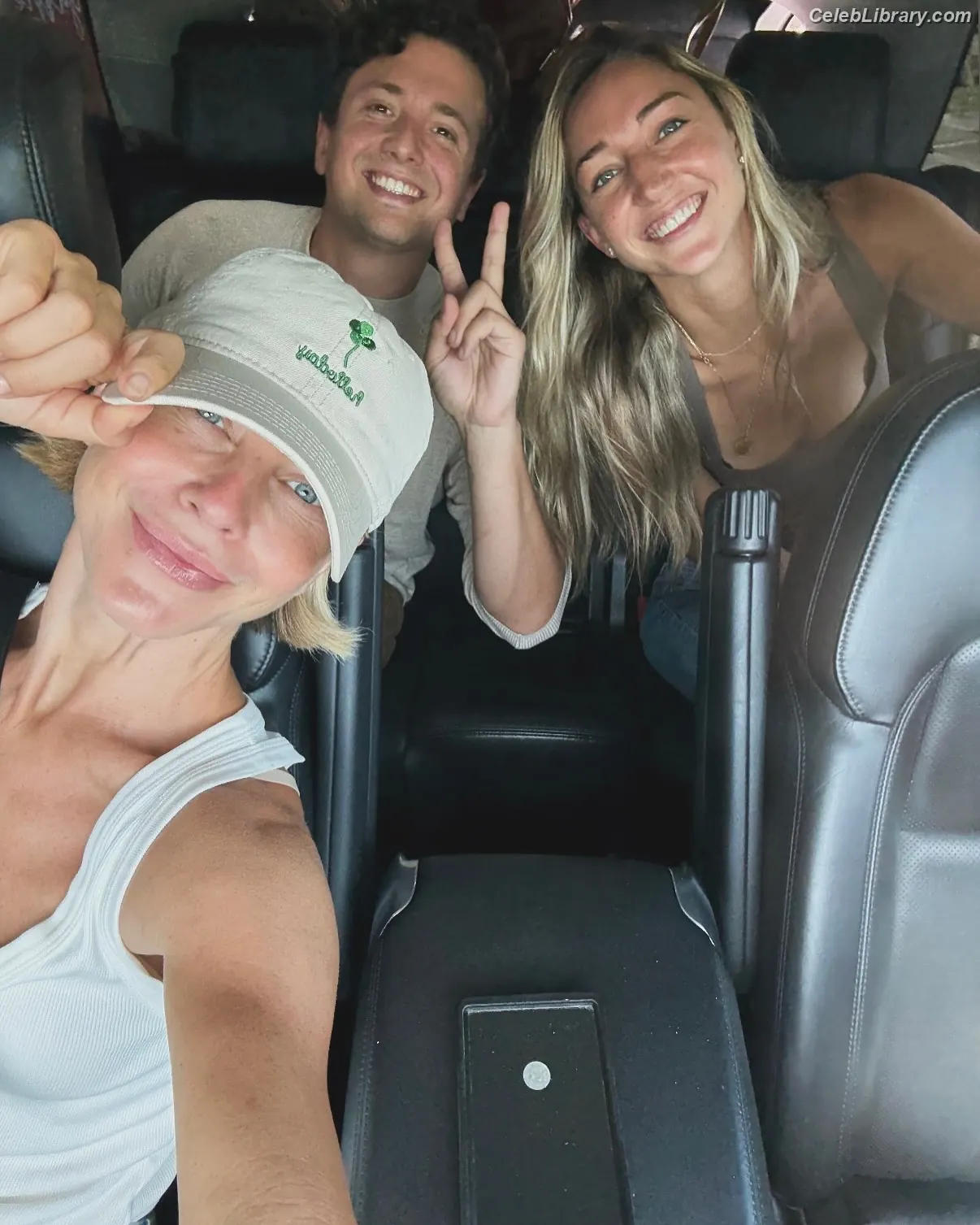 Julianne Hough photo 14 of 697